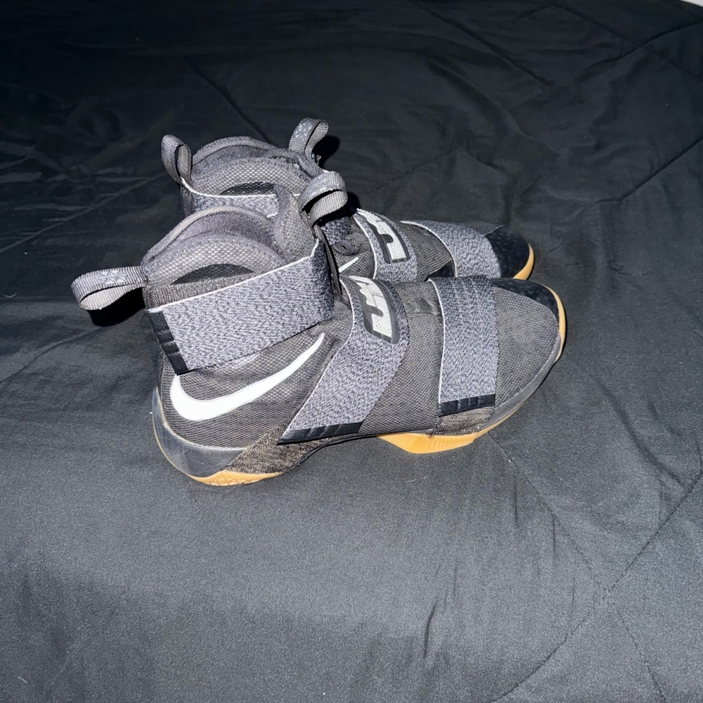 Nike LeBron Soldier 10